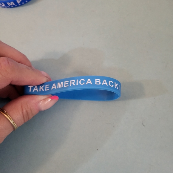 New Pair of Trump 2024 Silicone Support Bracelets - Picture 3 of 5